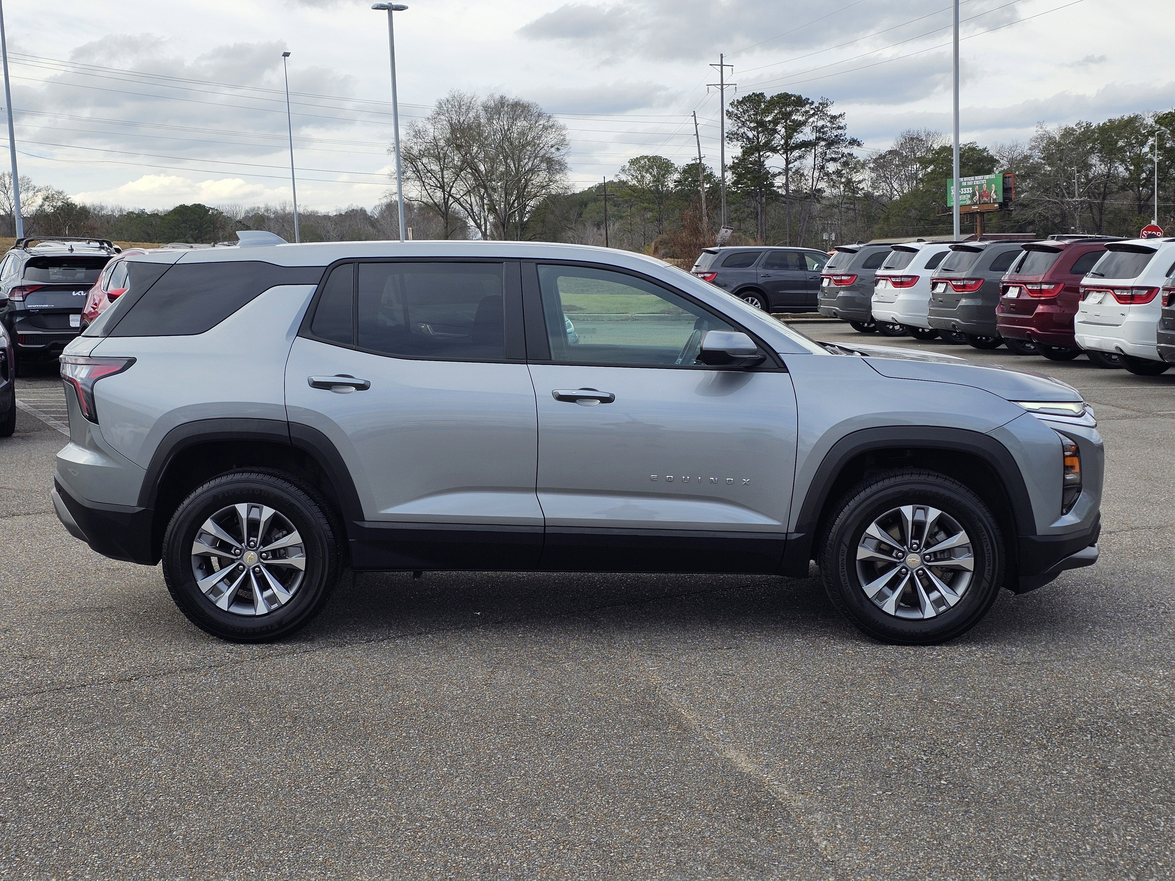 Used 2025 Chevrolet Equinox LT image 7