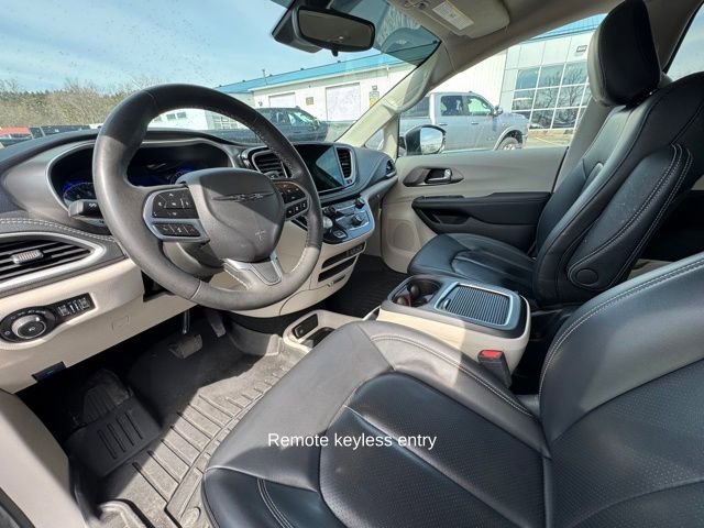 Used 2023 Chrysler Pacifica Touring-L image 24