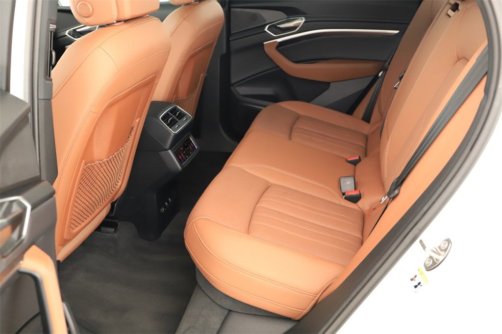 Used 2024 Audi Q8 e-tron Premium Plus w/ Premium Plus Package image 28