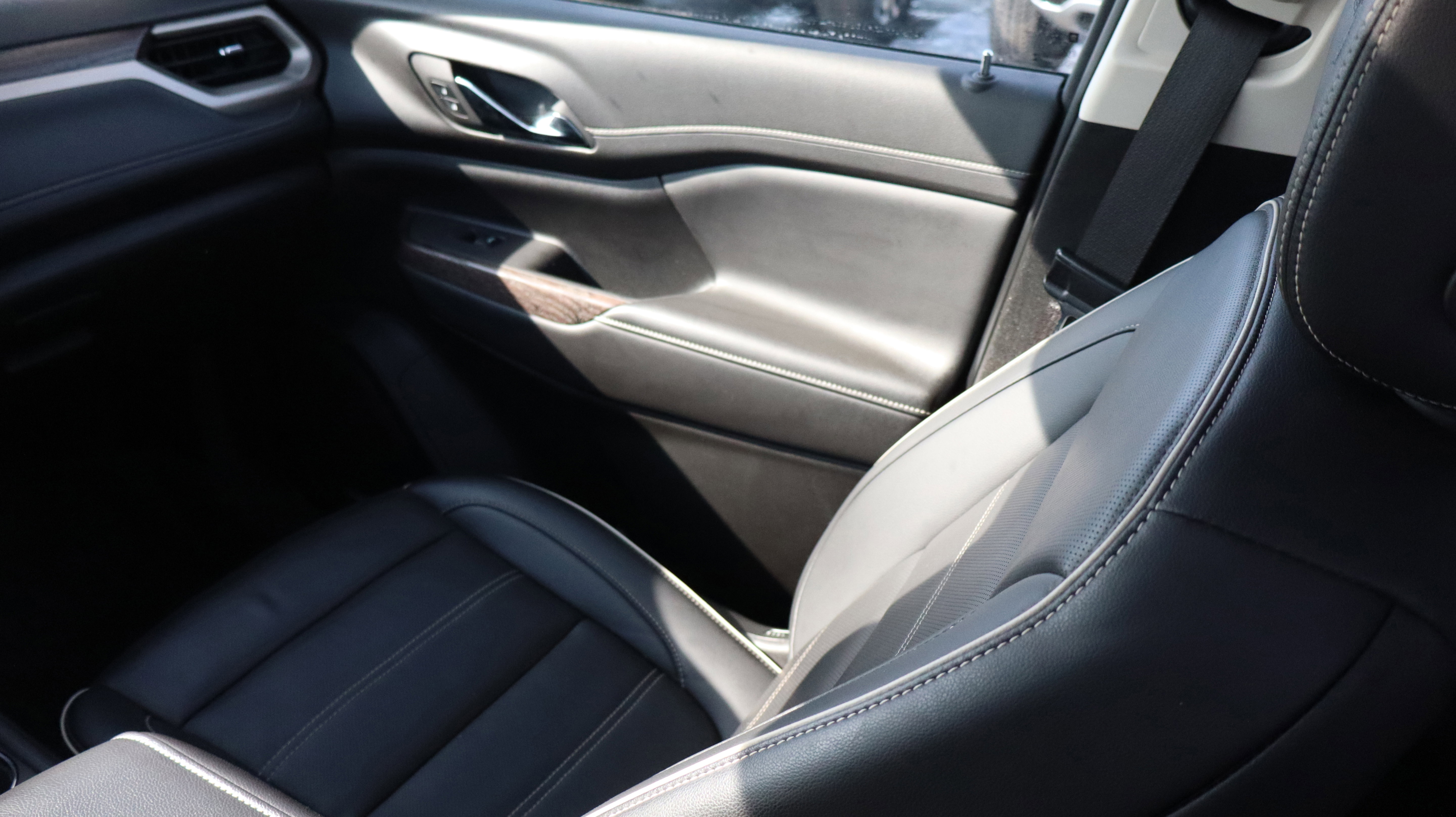 Certified 2023 GMC Acadia Denali w/ Denali Ultimate Package image 11