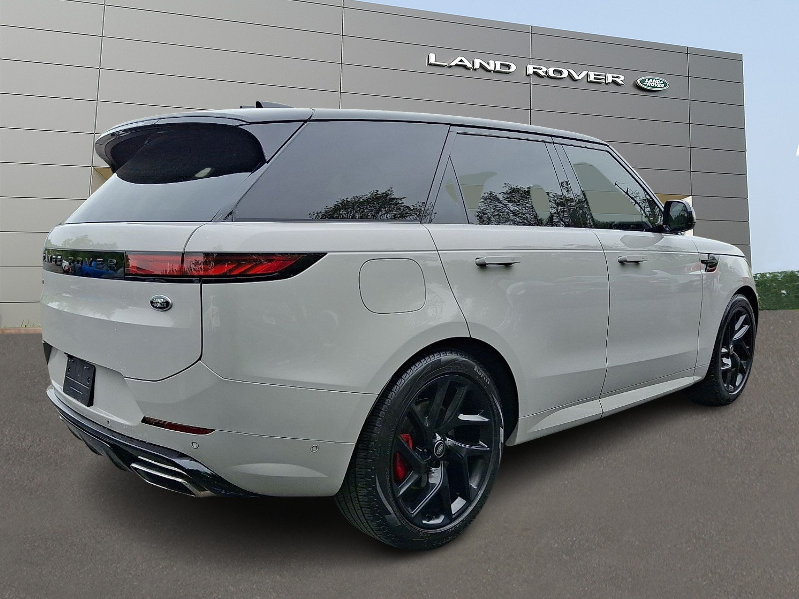 Used 2023 Land Rover Range Rover Sport SE Dynamic AWD/4WD image 2
