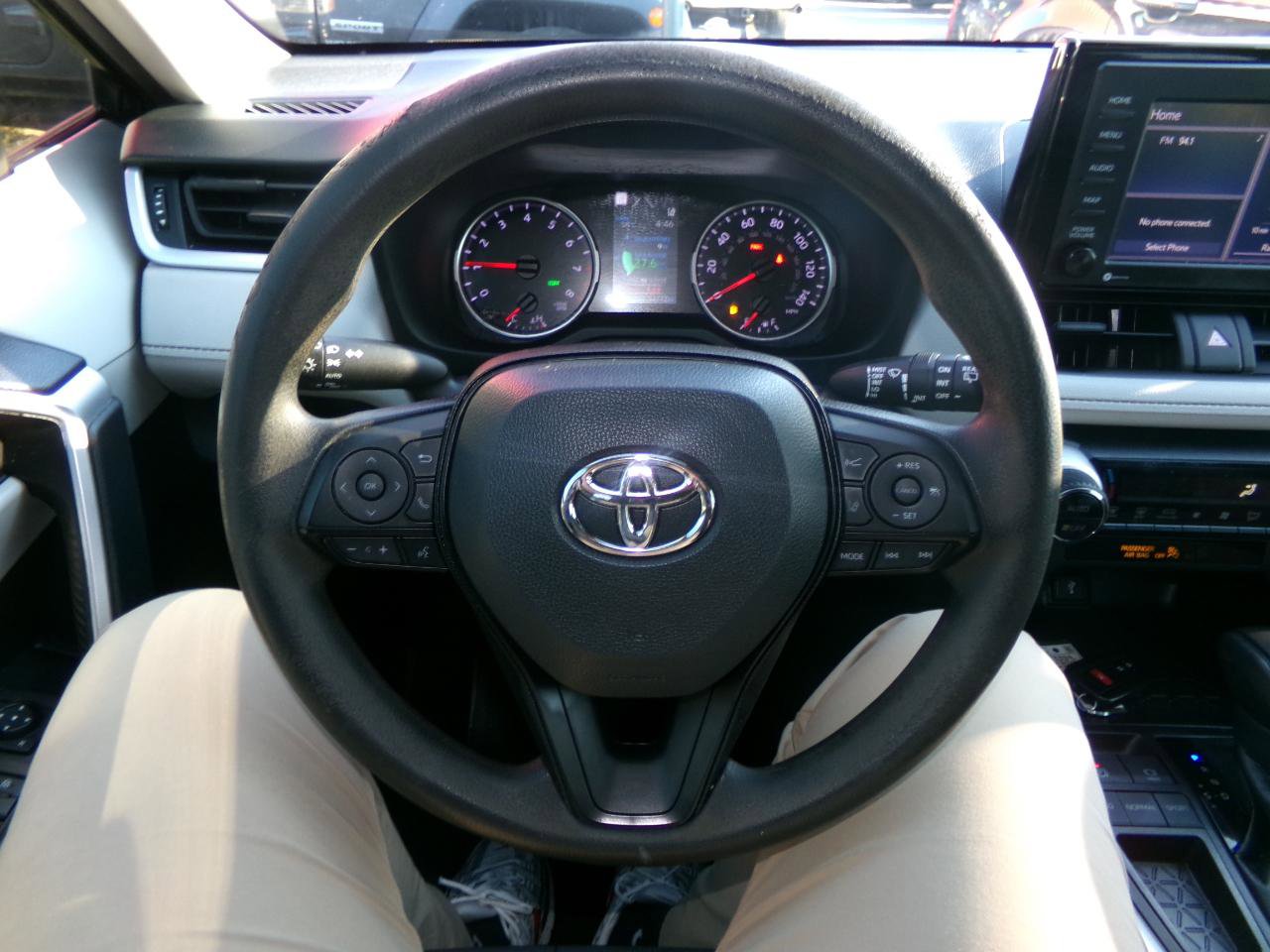 Used 2022 Toyota RAV4 XLE FWD image 10
