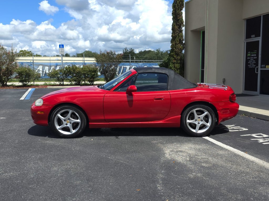 Used 2003 MAZDA MX-5 Miata RWD image 9