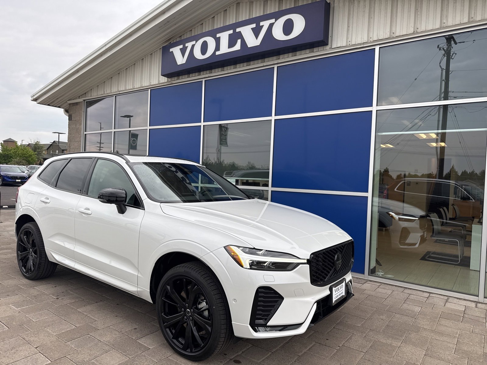 New 2026 Volvo XC60 B5 Ultra w/ Protection Package Premier