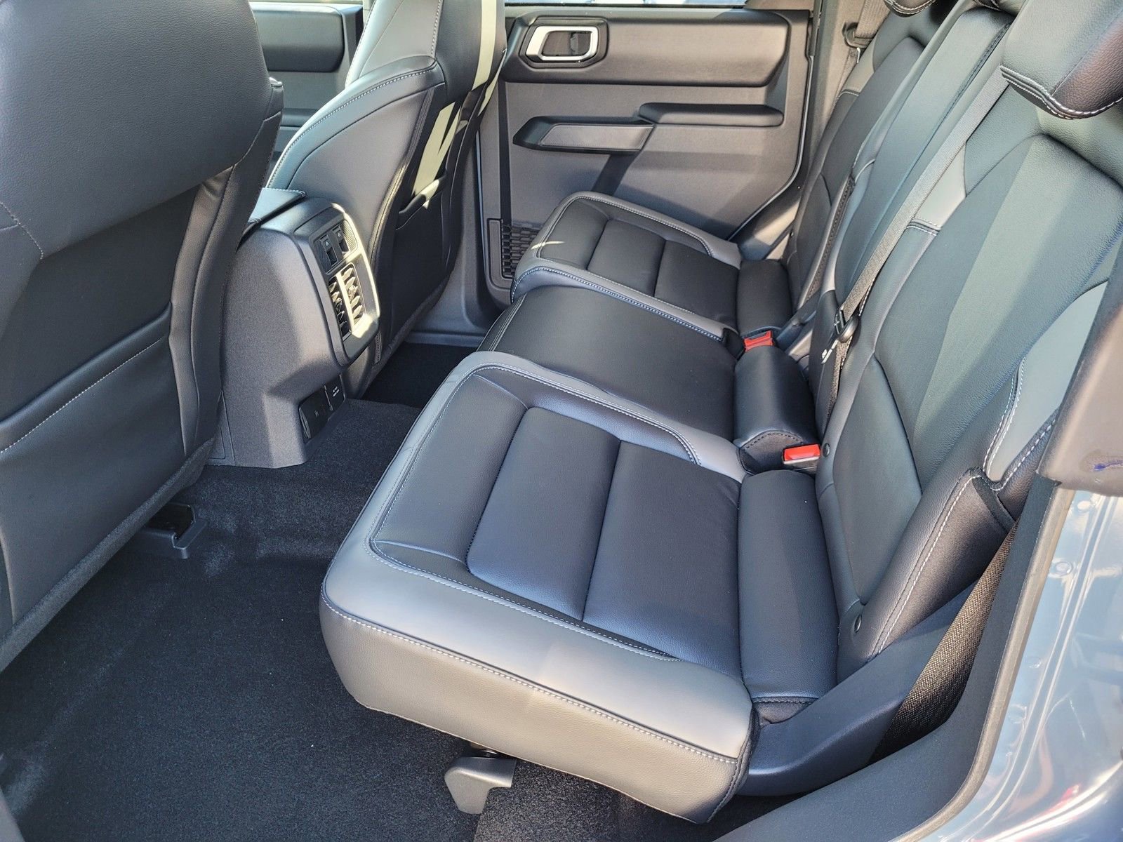 New 2025 Ford Bronco Outer Banks w/ Sasquatch Package image 7