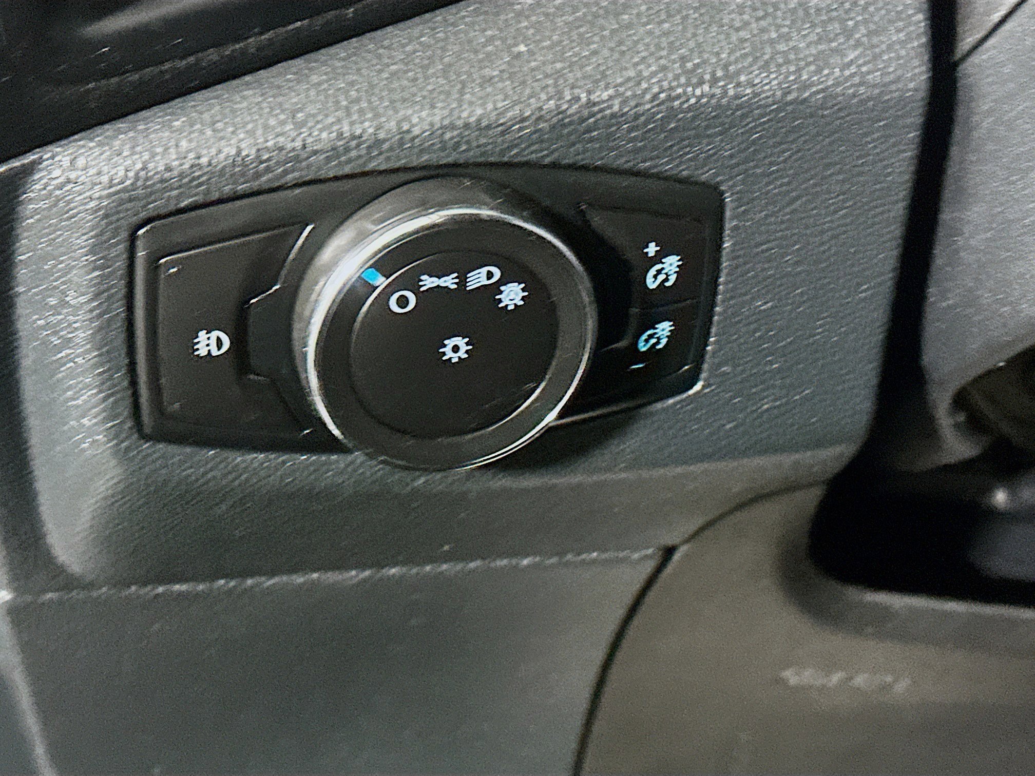 Used 2018 Ford EcoSport SE w/ SE Convenience Package image 17