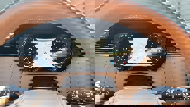 Used 2023 Land Rover Range Rover Long Wheelbase SE image 28