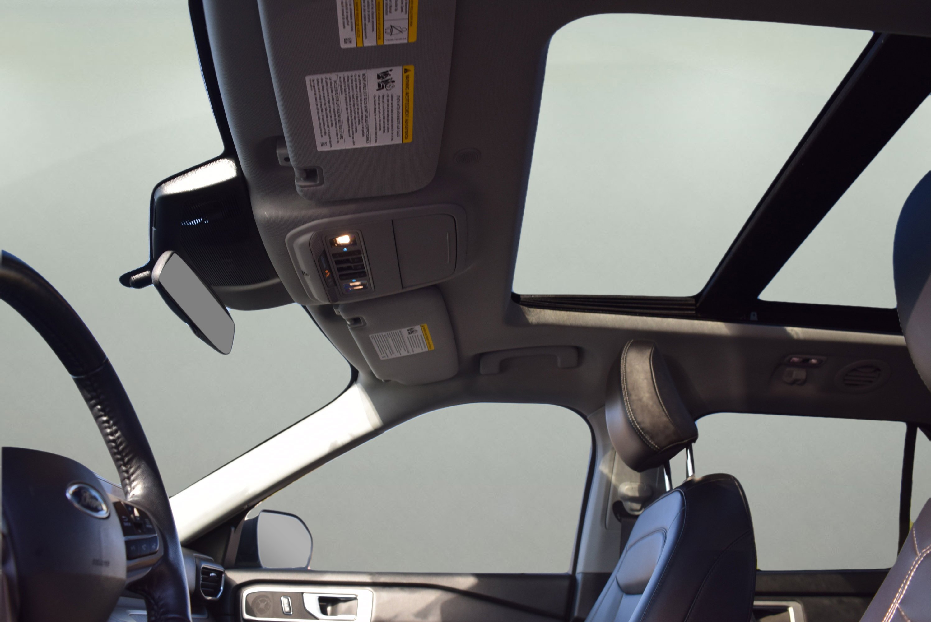 Used 2022 Ford Explorer XLT w/ Equipment Group 202A image 12