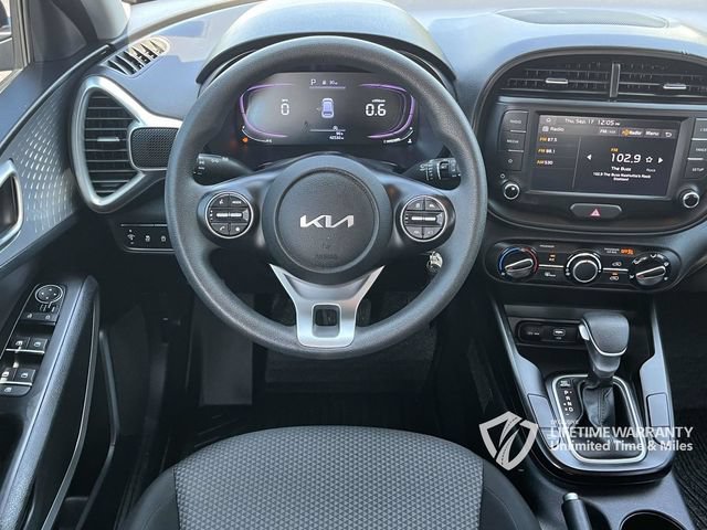 Used 2025 Kia Soul LX w/ LX Technology Package FWD image 20