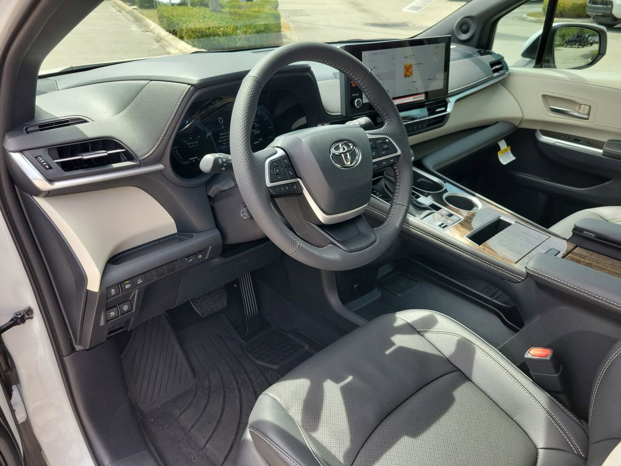 New 2026 Toyota Sienna Limited image 17