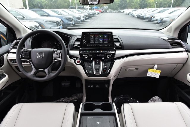 New 2026 Honda Odyssey Touring image 7
