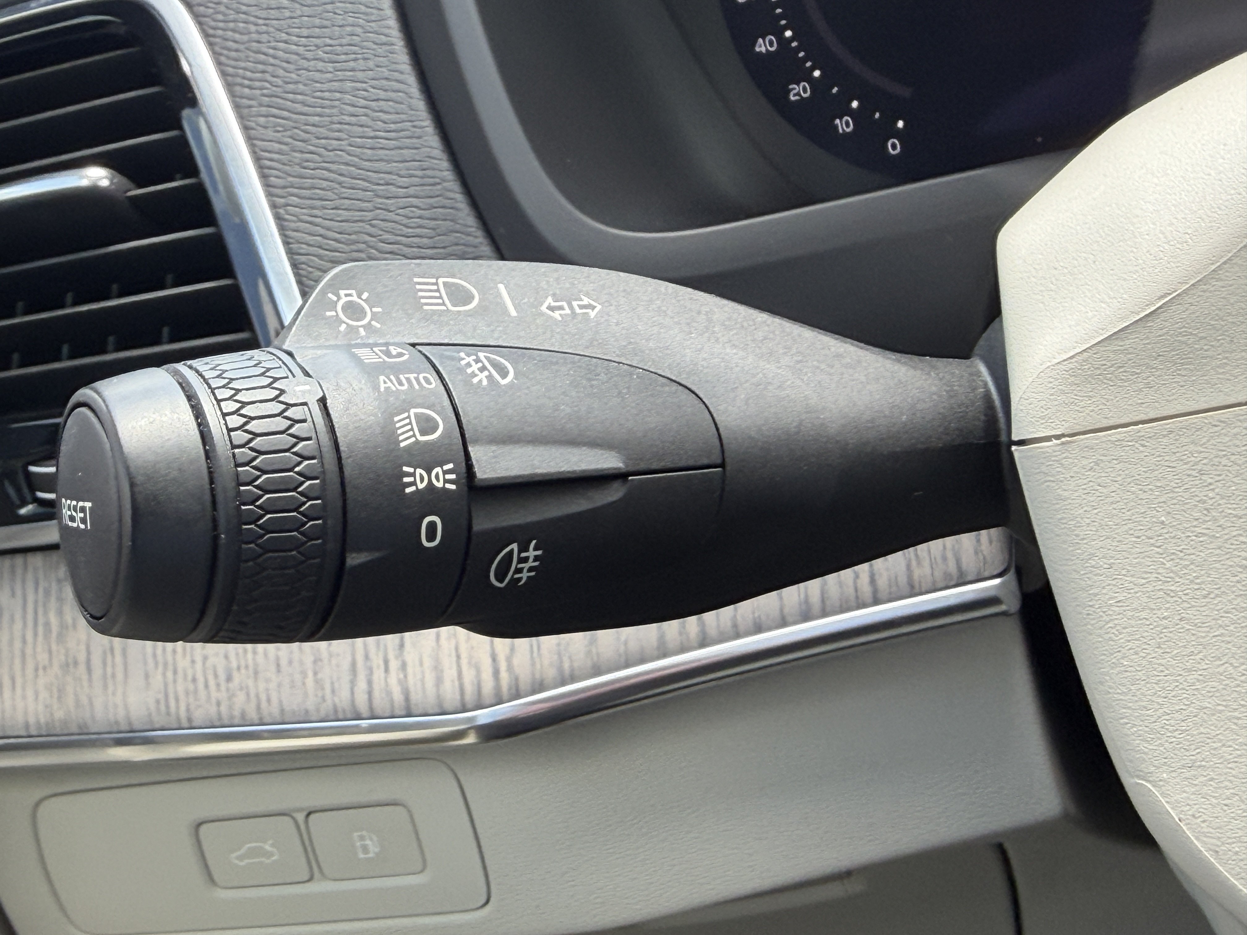 Certified 2024 Volvo XC90 T8 Plus AWD/4WD image 29
