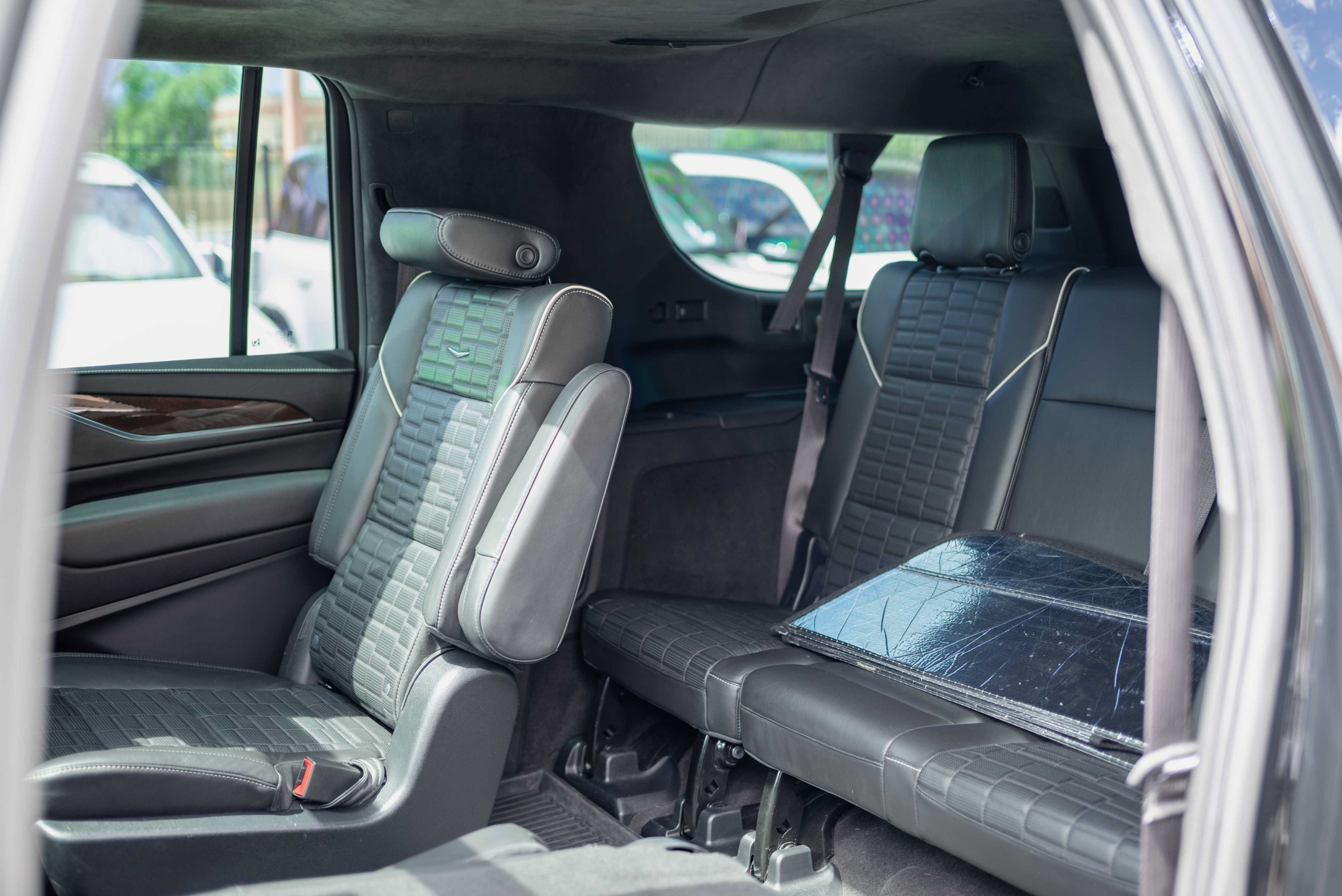 Used 2023 Cadillac Escalade ESV Sport Platinum w/ LPO, ONYX Package AWD/4WD image 11