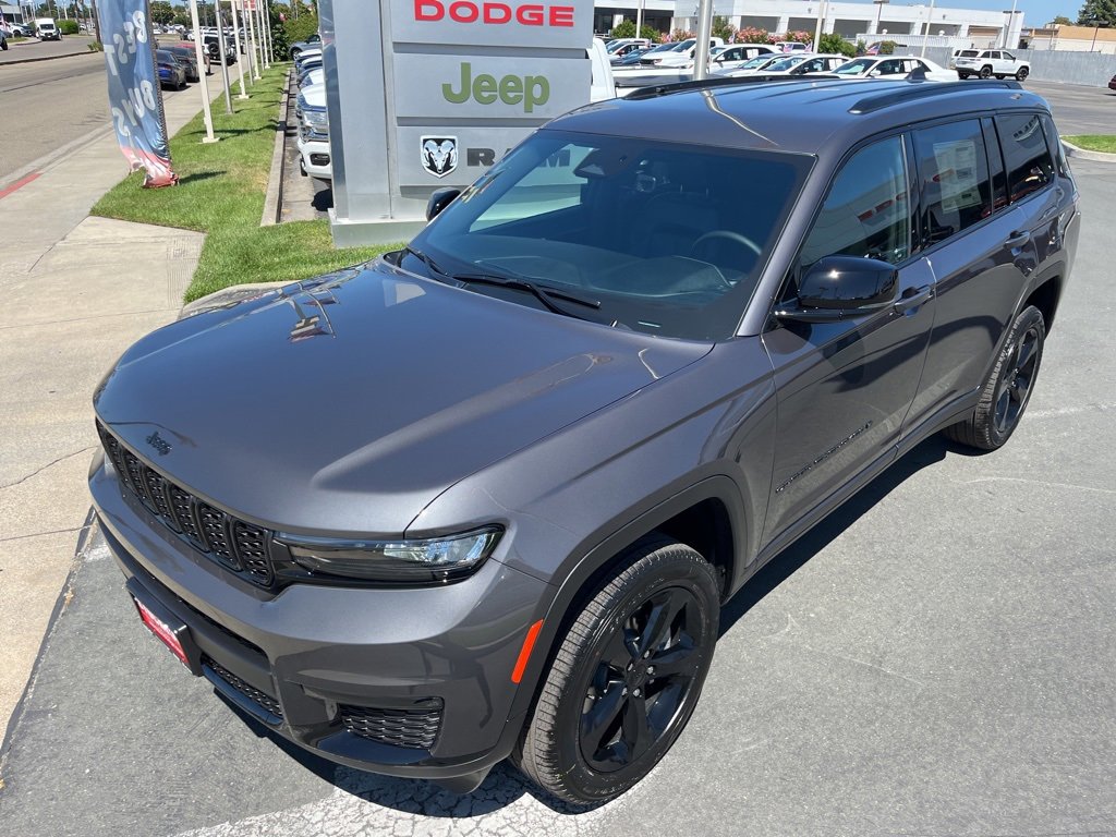 New 2025 Jeep Grand Cherokee L Limited w/ Black Appearance Package image 11