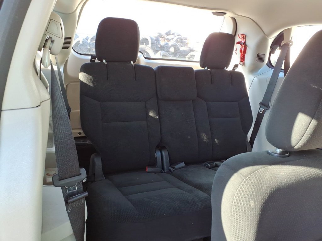 Used 2016 Dodge Grand Caravan American Value Package w/ UConnect Hands-Free Group FWD image 32
