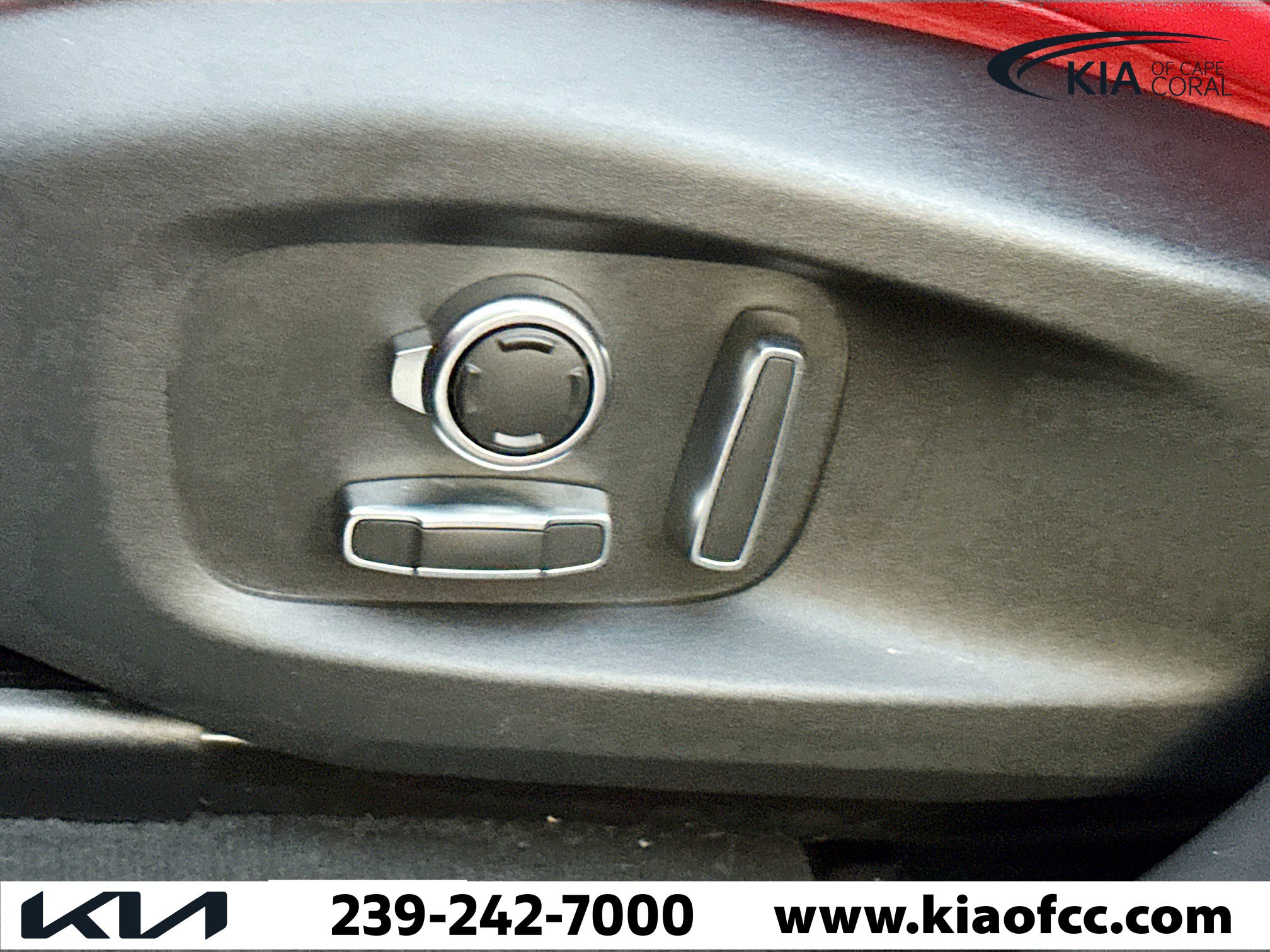 Used 2020 Jaguar F-PACE SVR image 24