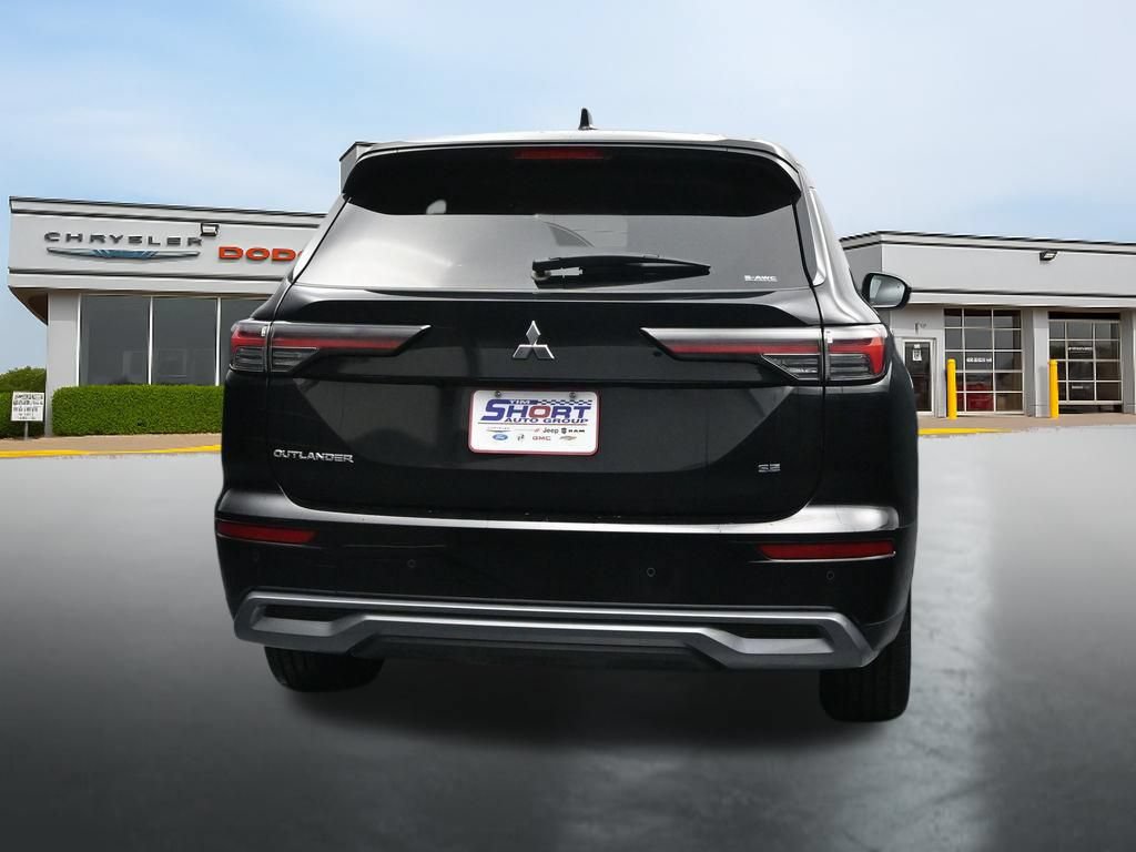 Used 2025 Mitsubishi Outlander SE AWD/4WD image 4