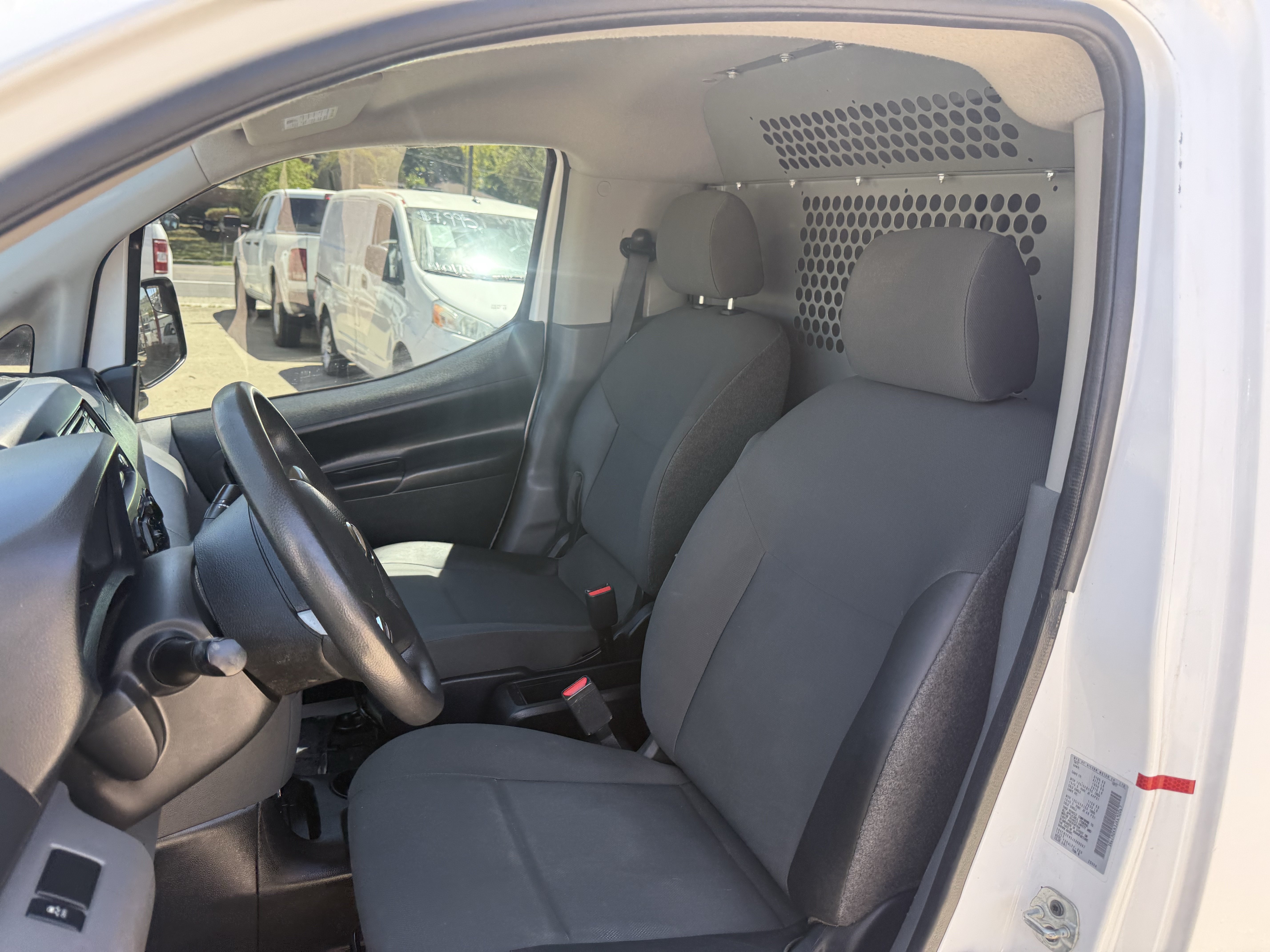 Used 2018 Nissan NV200 S FWD image 11