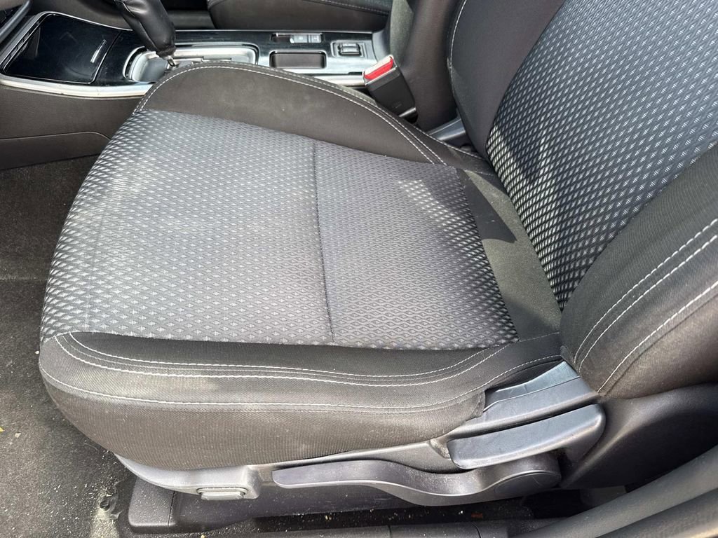 Used 2020 Mitsubishi Outlander ES image 23