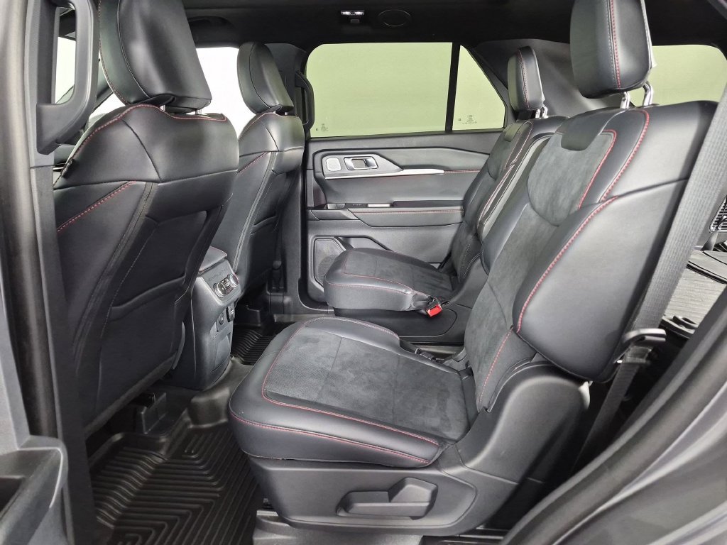 Used 2025 Ford Explorer ST w/ Sun And Sound Package AWD/4WD image 32