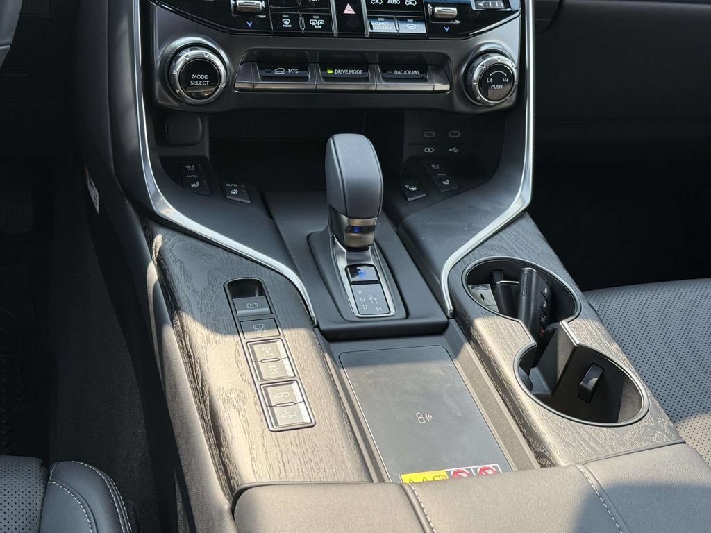 Used 2025 Lexus LX 700h Luxury w/ Appearance Package AWD/4WD image 19