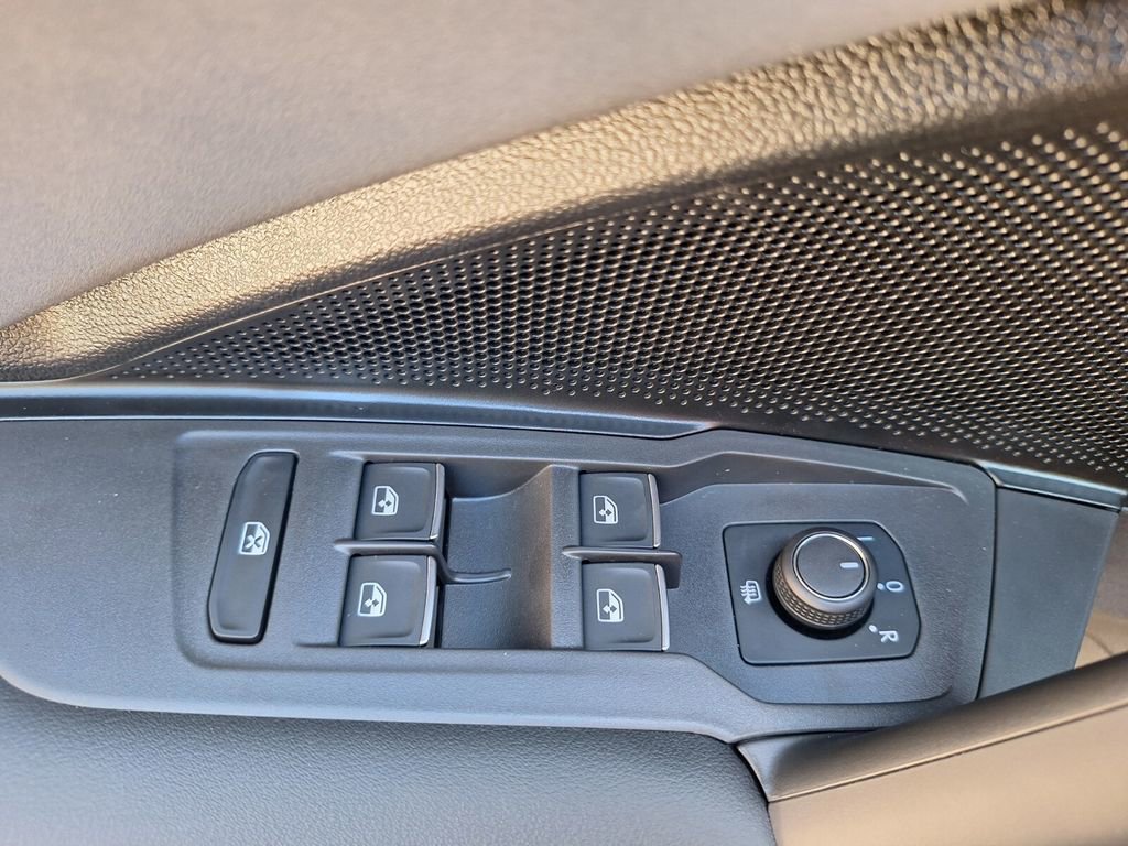 New 2026 Volkswagen Tiguan SE R-Line image 19