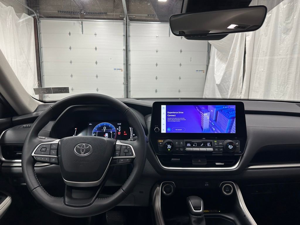 Used 2025 Toyota Grand Highlander AWD image 16