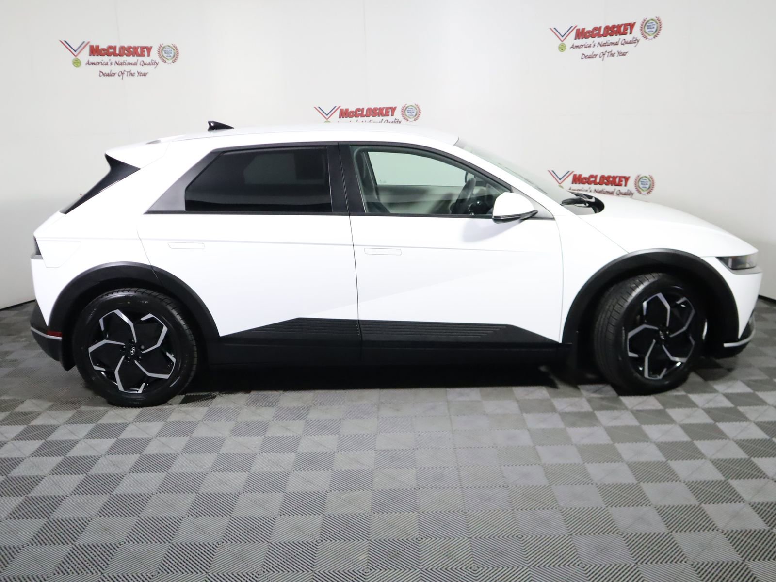 Used 2024 Hyundai Ioniq 5 SE image 3