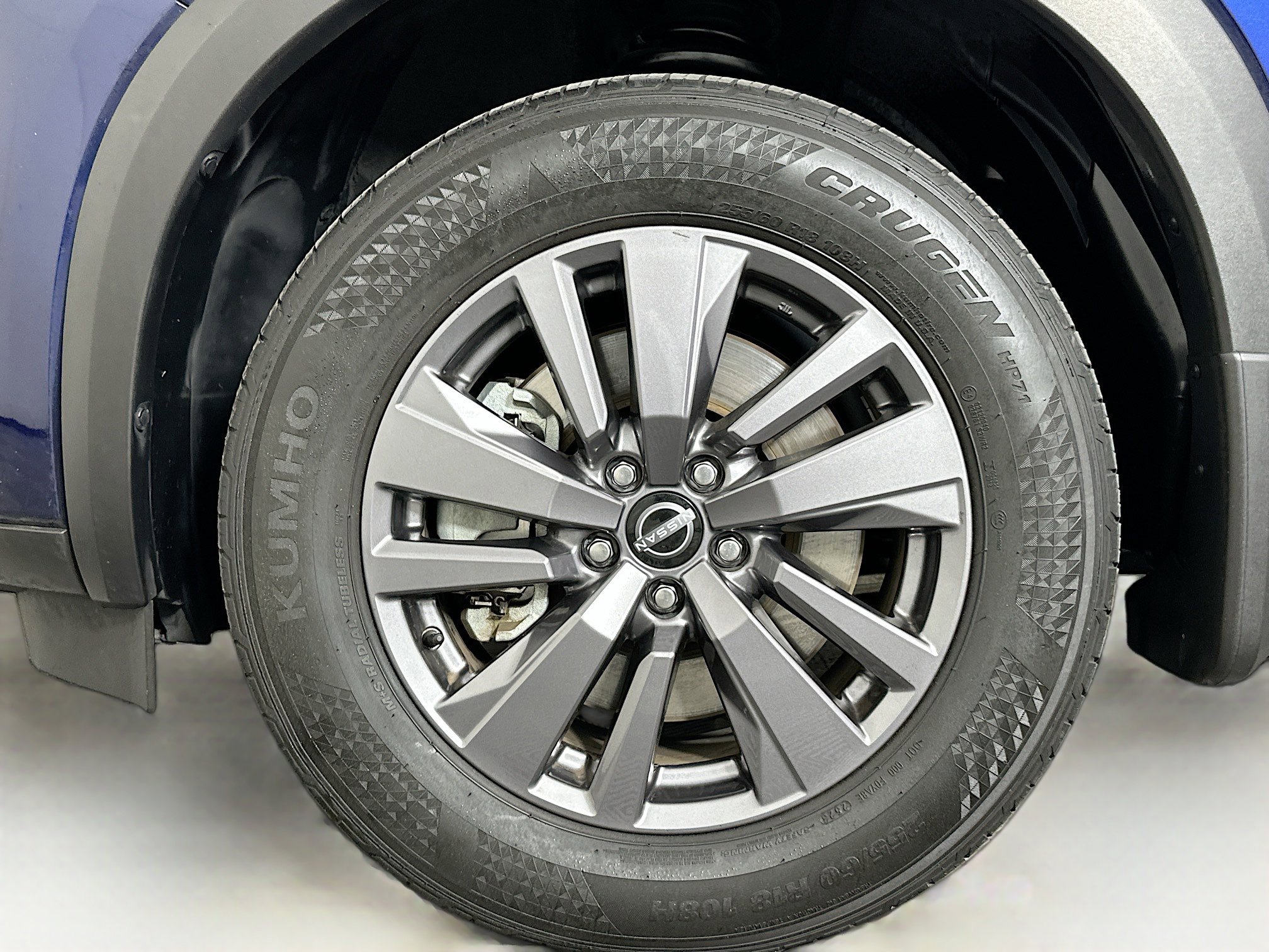 Used 2024 Nissan Pathfinder SV image 11