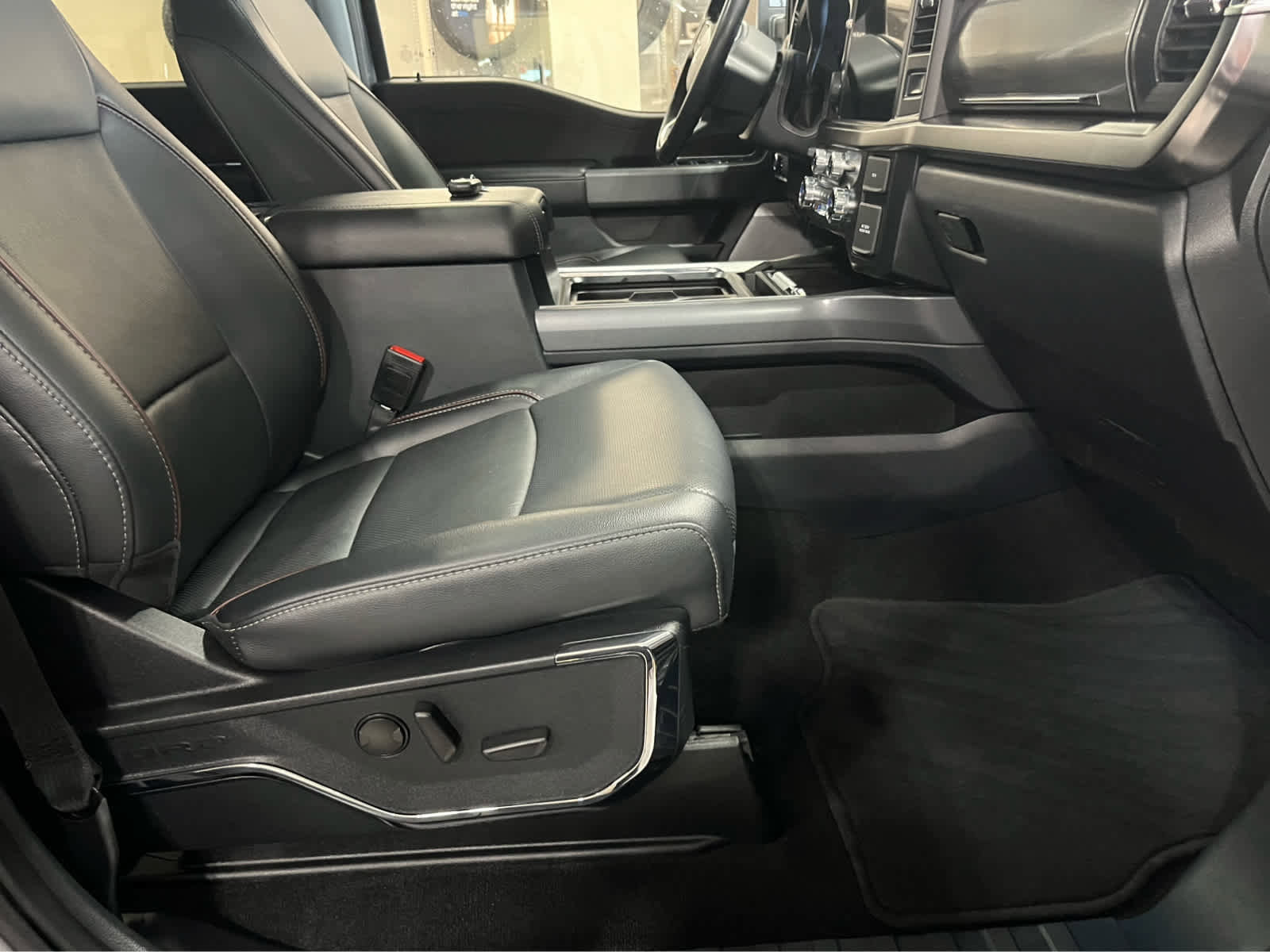 Used 2024 Ford F250 Lariat w/ Lariat Ultimate Package image 54