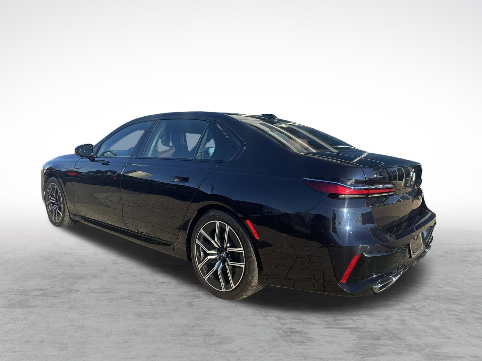 Used 2023 BMW 760i xDrive image 3