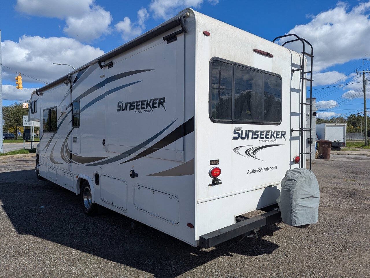 Used 2018 Ford E-450 and Econoline 450 Super Duty w/ Motorhome Prep Package RWD image 5