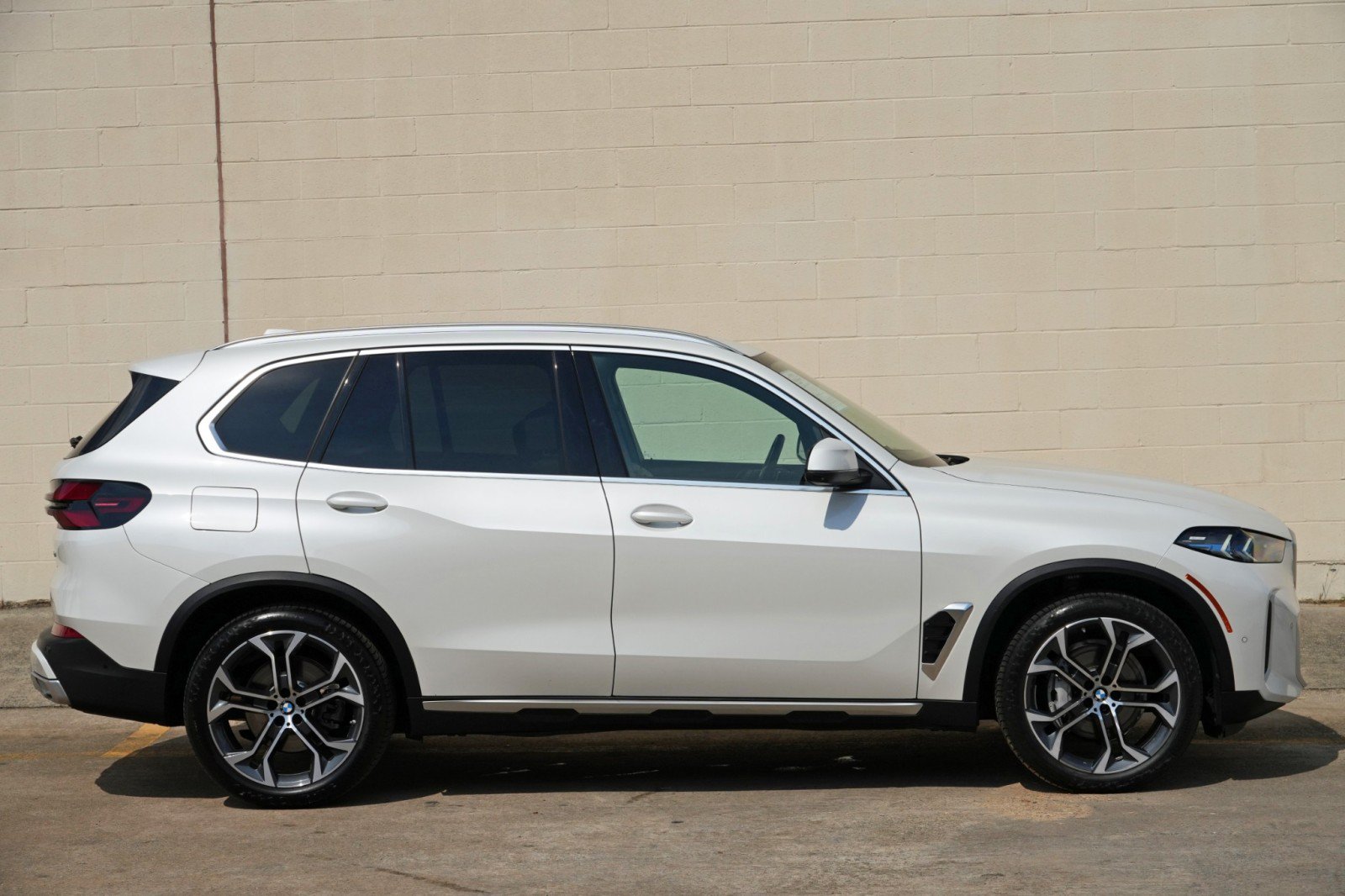 Used 2024 BMW X5 sDrive40i w/ Premium Package RWD image 57