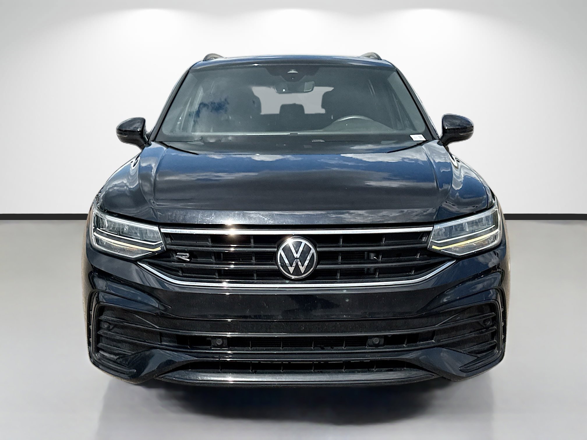 Used 2023 Volkswagen Tiguan SE R-Line image 8