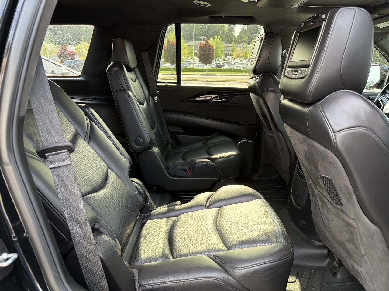 Used 2018 Cadillac Escalade Platinum AWD/4WD image 23
