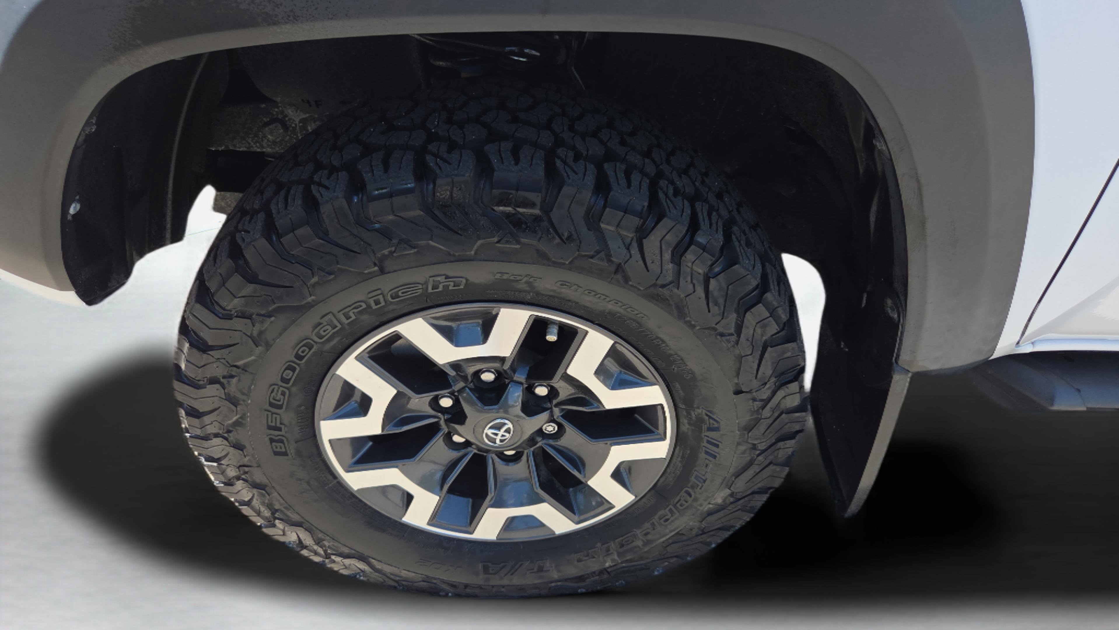 Used 2020 Toyota Tacoma TRD Off-Road image 9