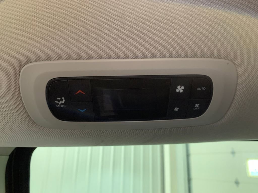 Used 2024 Chrysler Pacifica Touring-L image 20