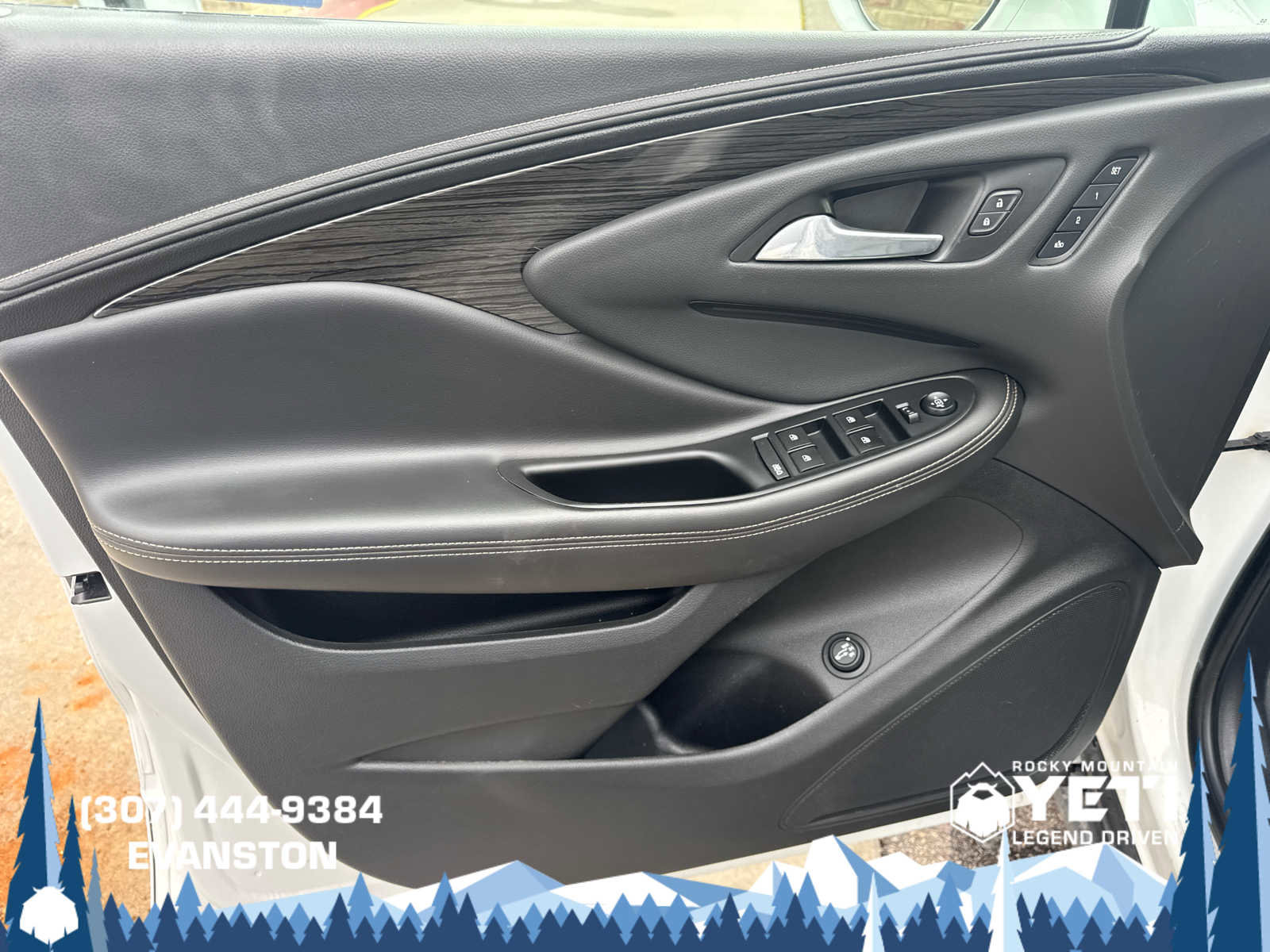 Used 2018 Buick Envision Essence AWD/4WD image 23