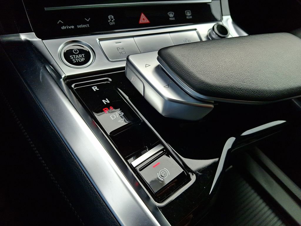 Used 2023 Audi e-tron Premium Plus w/ Premium Plus Package image 17