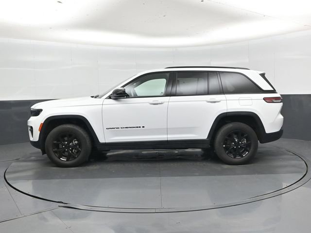 Used 2025 Jeep Grand Cherokee Altitude image 7