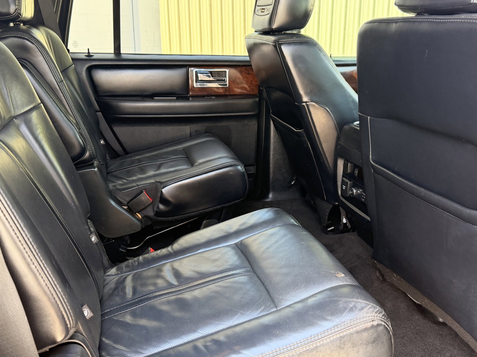 Used 2015 Lincoln Navigator 4WD image 22