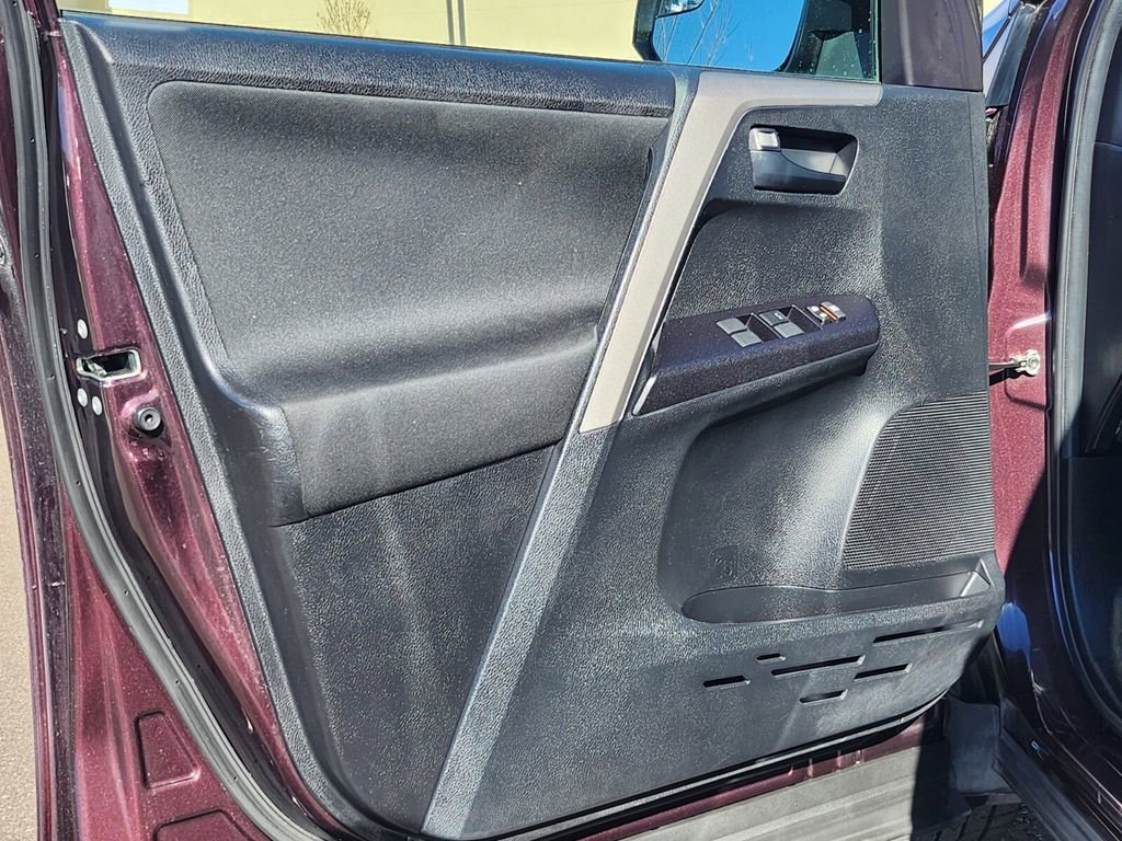 Used 2018 Toyota RAV4 LE image 29