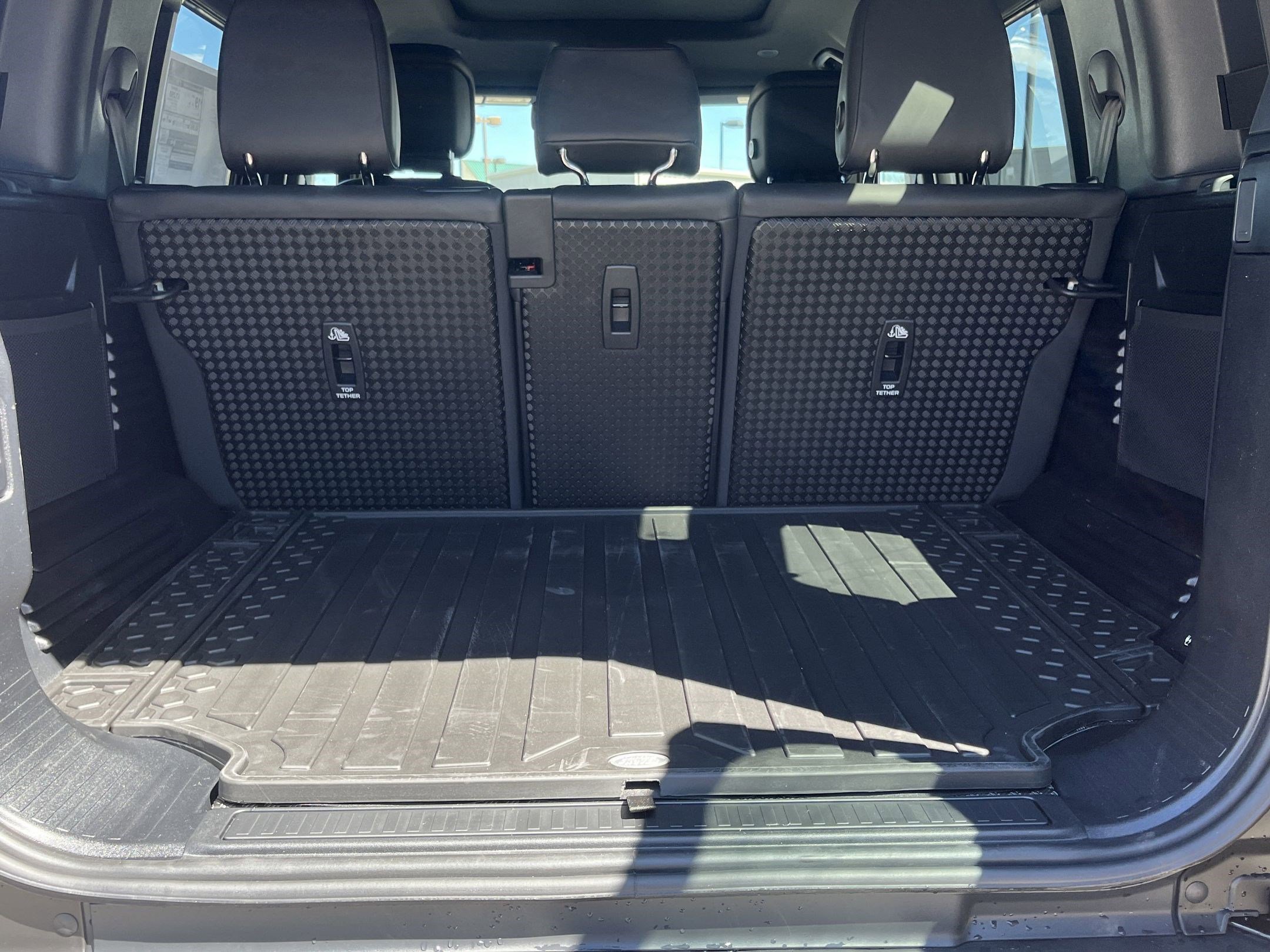 Used 2025 Land Rover Defender 110 X-Dynamic SE image 27