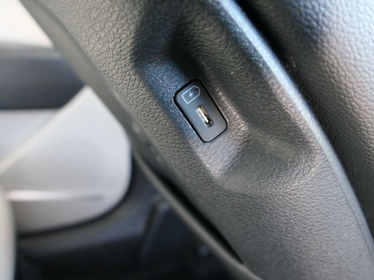 Used 2025 Kia Sportage EX image 25