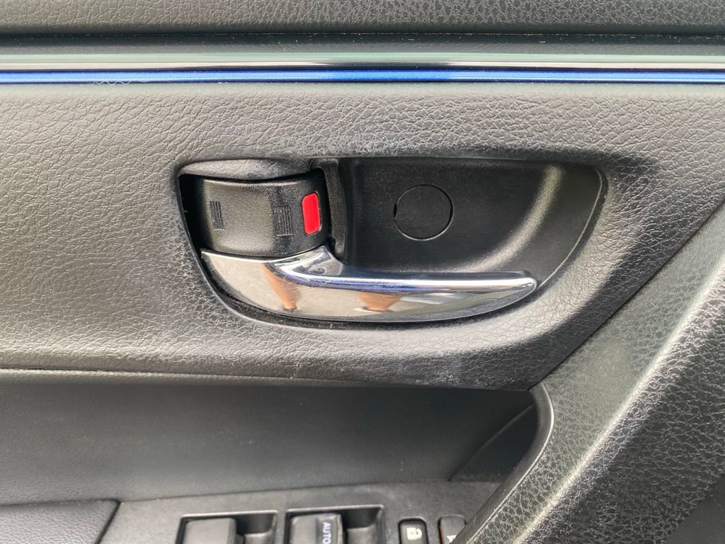 Used 2017 Toyota Corolla SE w/ Body Protection Package FWD image 14