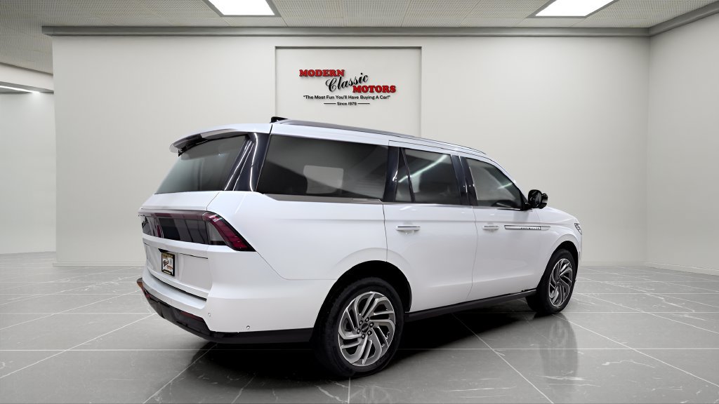 Used 2025 Lincoln Navigator Reserve AWD/4WD image 7