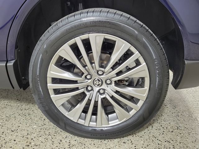 Used 2024 Toyota Venza XLE AWD/4WD image 8