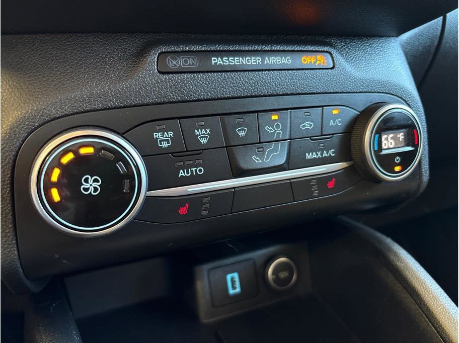 Used 2020 Ford Escape SE image 23