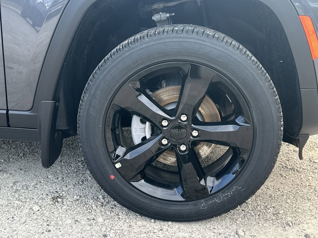 New 2025 Jeep Grand Cherokee Altitude image 12