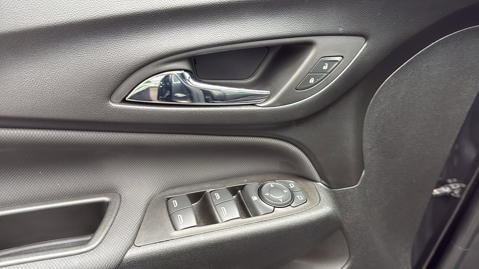 Used 2022 Chevrolet Equinox RS w/ RS Leather Package image 11